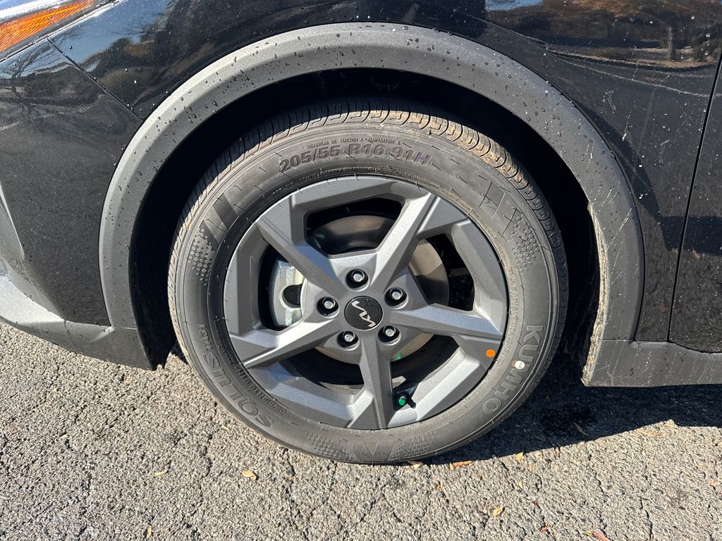 2025 Kia K4 LXS photo 4