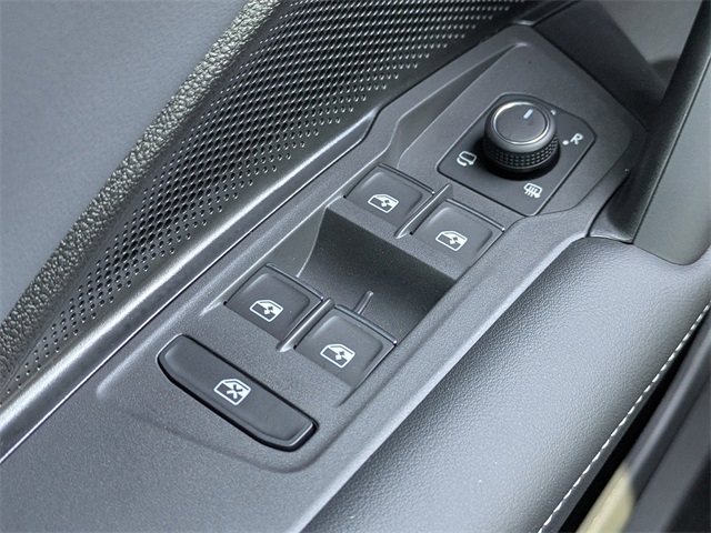 2025 Volkswagen Tiguan SEL R-Line Black photo 21