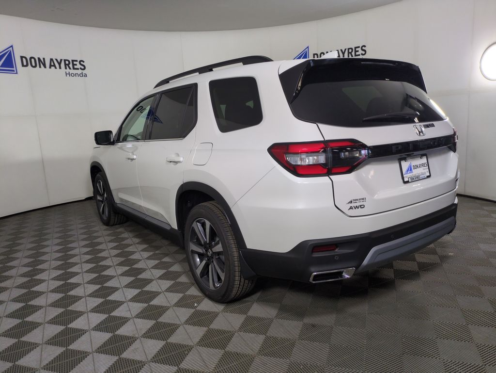 2025 Honda Pilot Touring photo 2