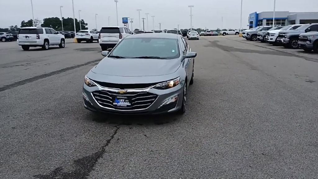 2024 Chevrolet Malibu 1LT photo 3