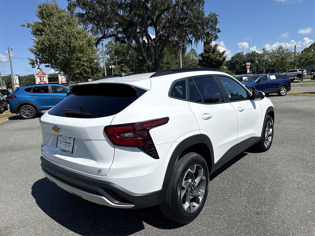 2024 Chevrolet Trax LT photo 3