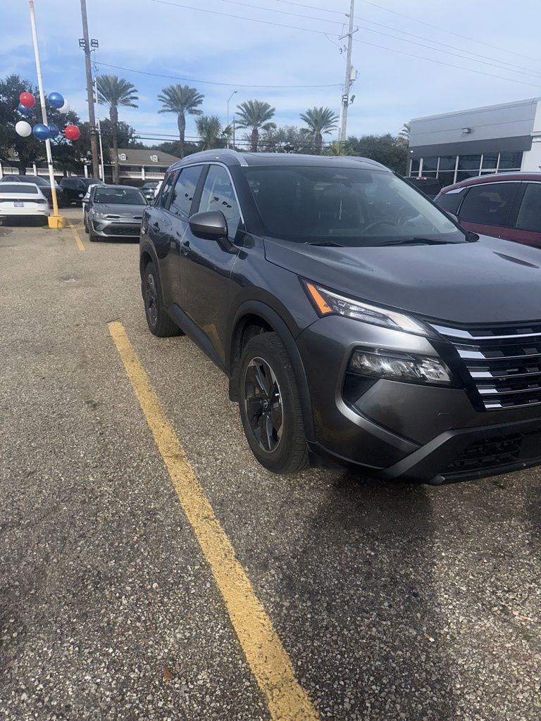 2024 Nissan Rogue SV photo 3