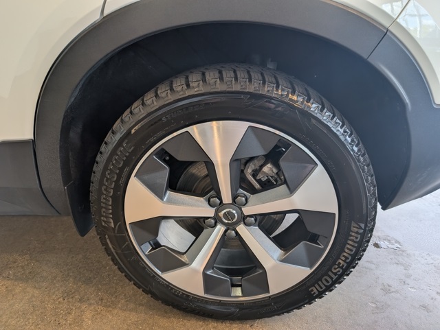 2023 Volvo XC40 Plus photo 8