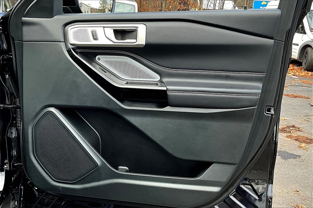 2023 Ford Explorer ST photo 10