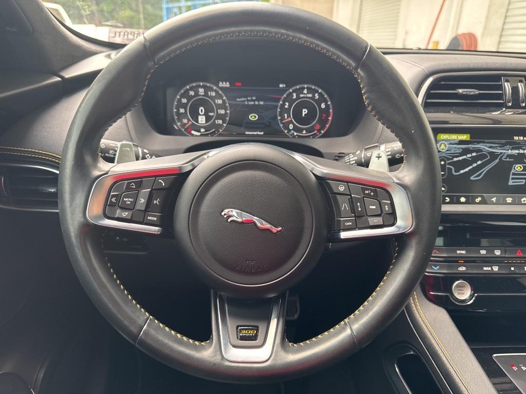 2020 Jaguar F-PACE photo 6