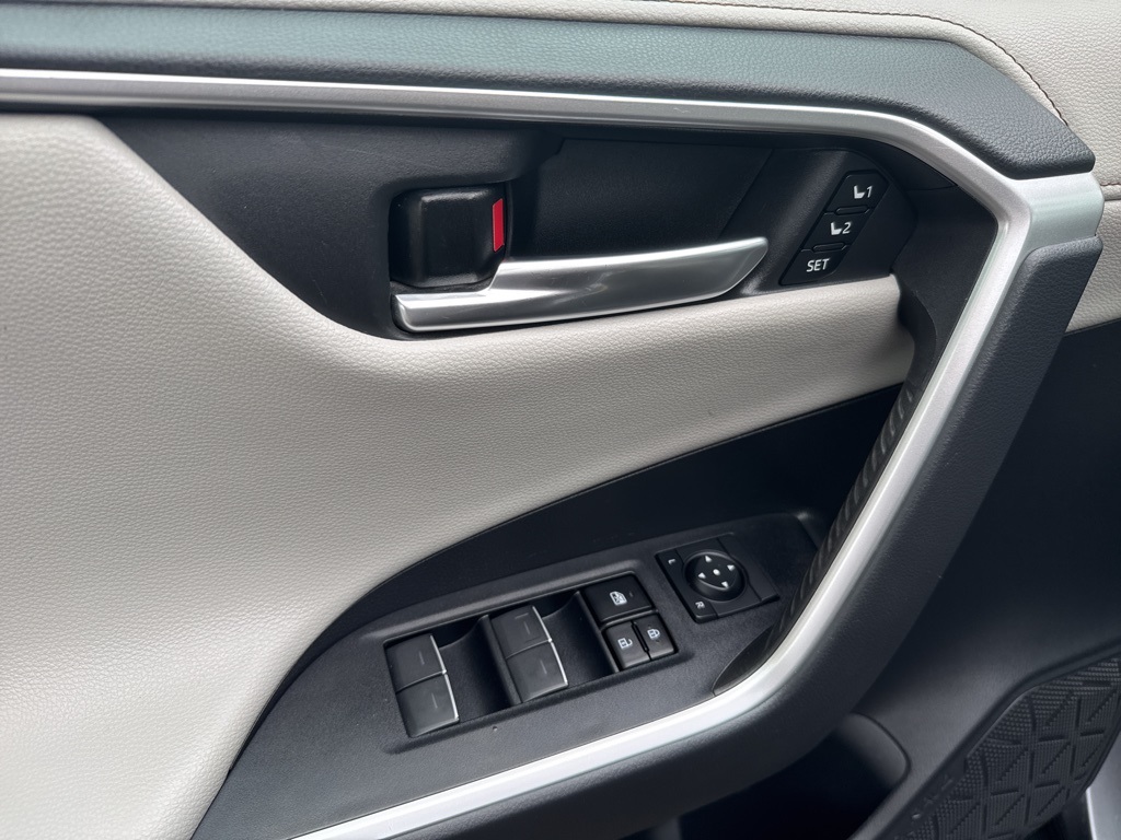 2023 Toyota RAV4 Hybrid Limited photo 8