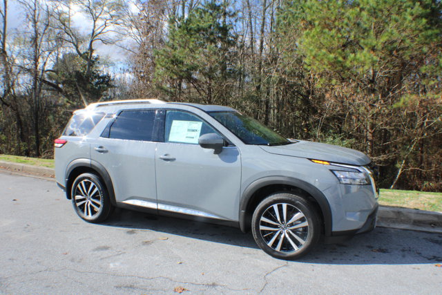 2025 Nissan Pathfinder Platinum's photo