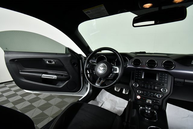 2016 Ford Mustang EcoBoost photo 18