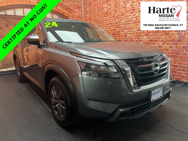 2024 Nissan Pathfinder SV's photo