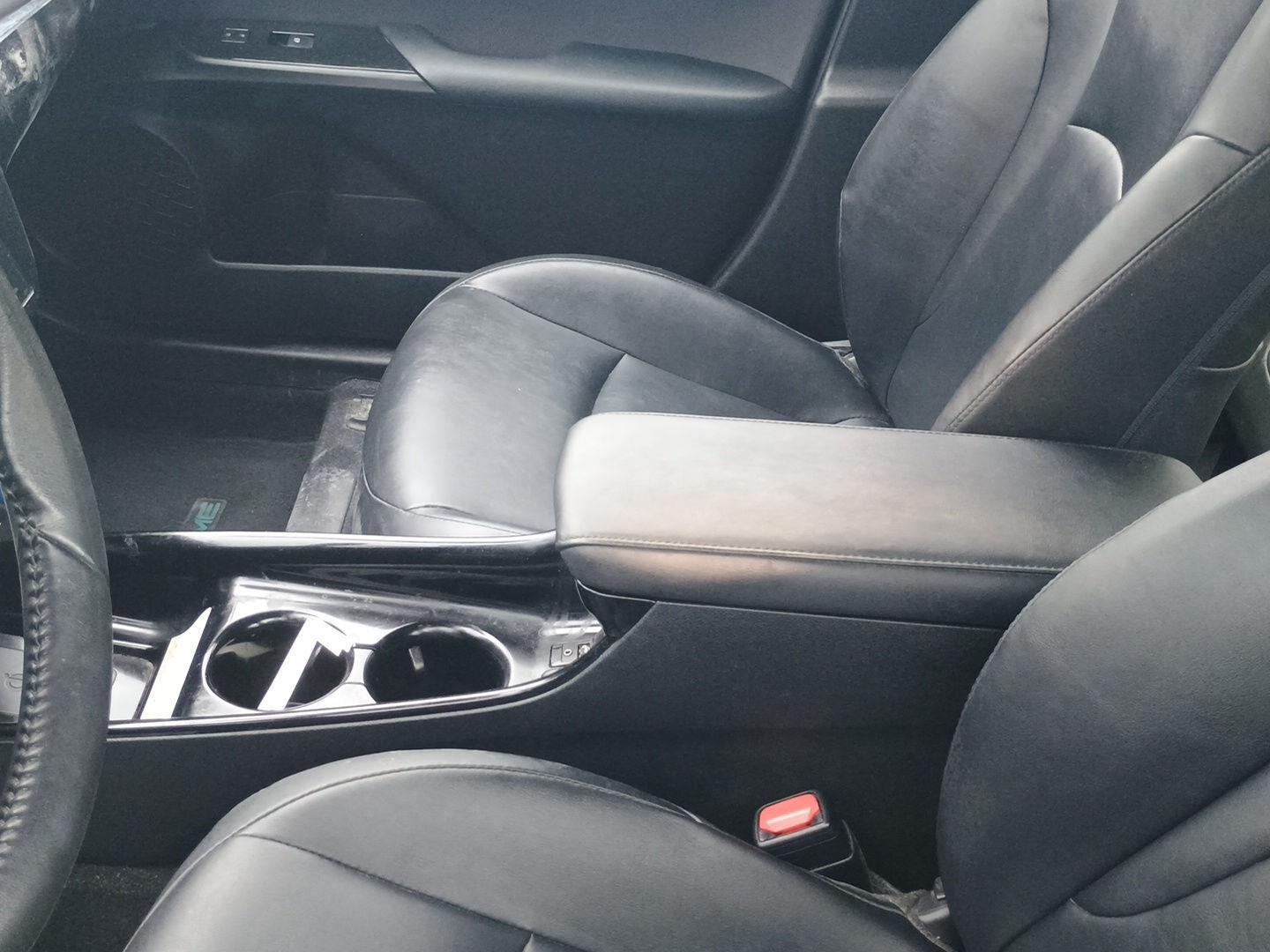 2017 Toyota Prius Prime Premium photo 4