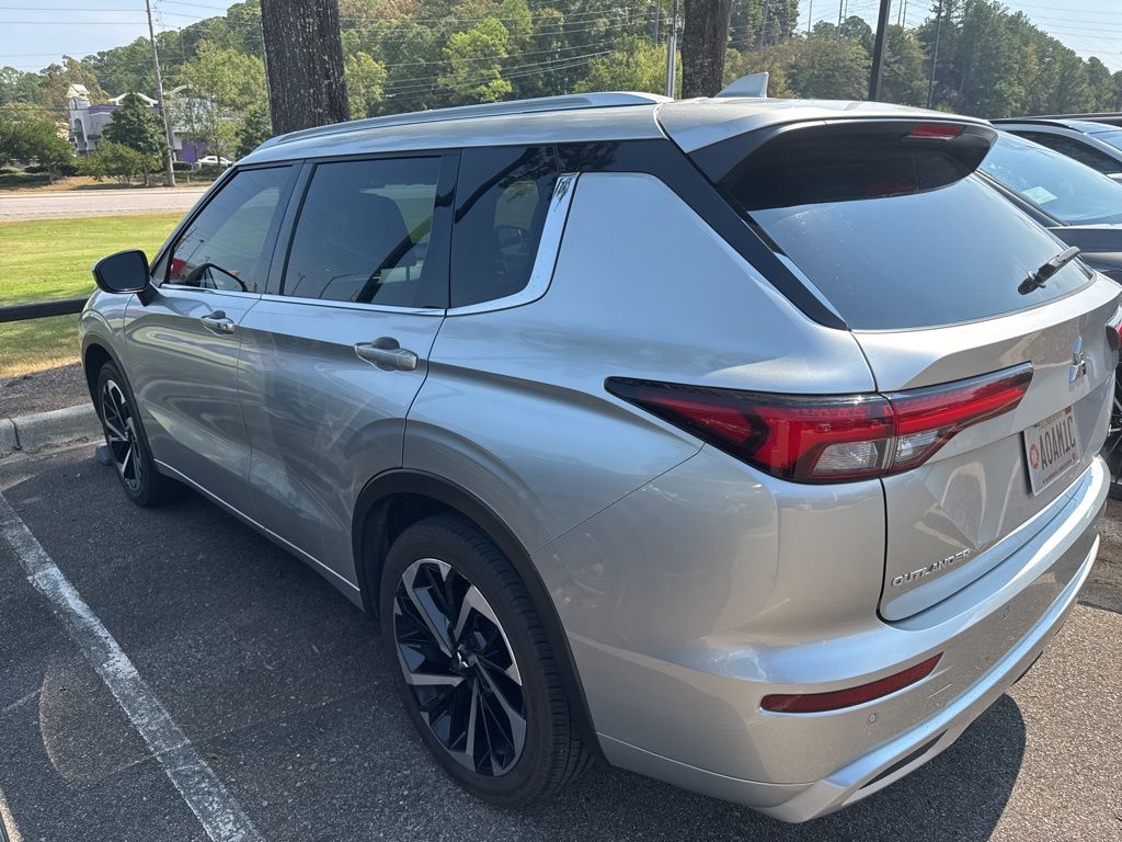 2023 Mitsubishi Outlander SEL photo 6