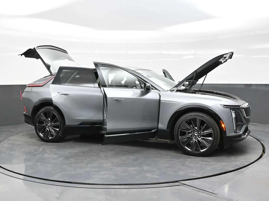 2024 Cadillac Lyriq Sport photo 37