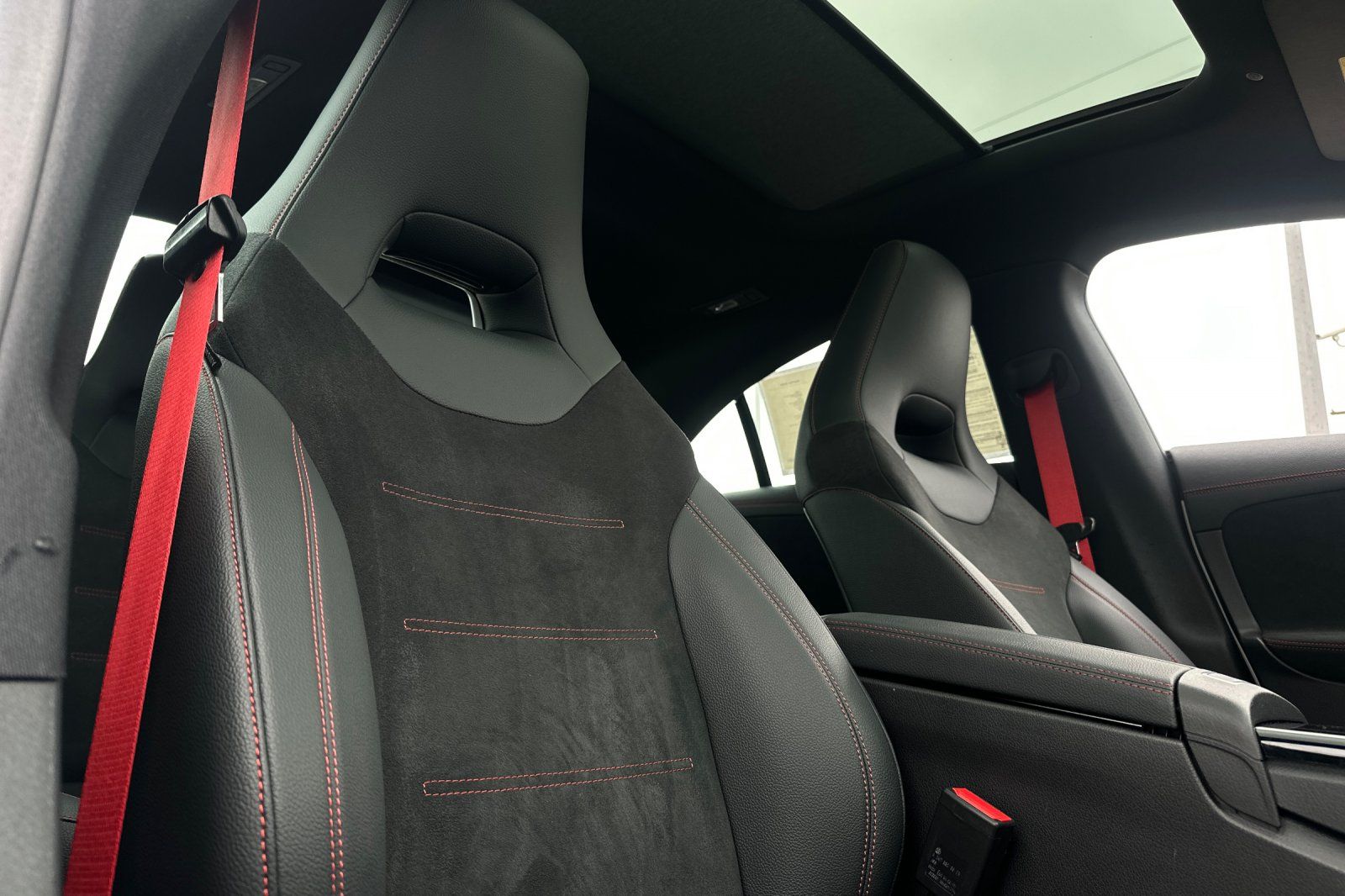 2025 Mercedes Benz CLA 35 AMG 4MATIC photo 3