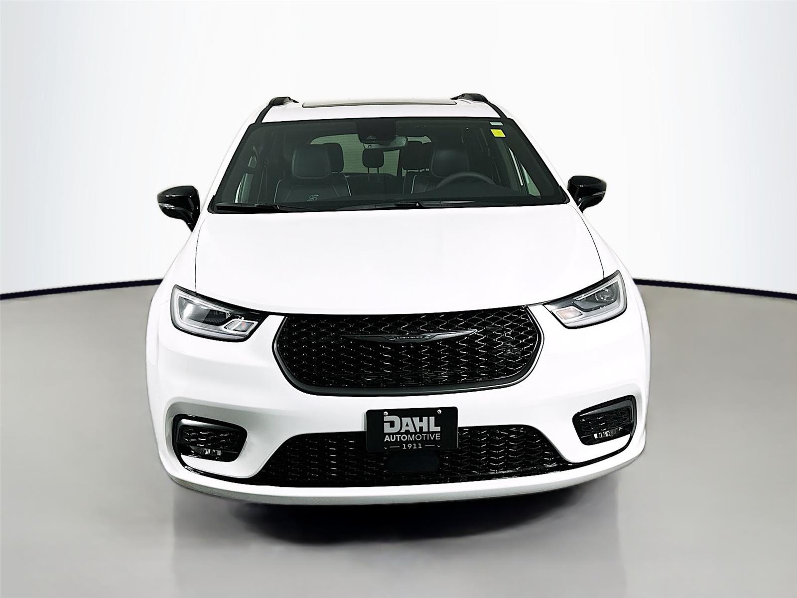 Used 2025 Chrysler Pacifica Limited with VIN 2C4RC1GG4SR549202 for sale in Winona, Minnesota