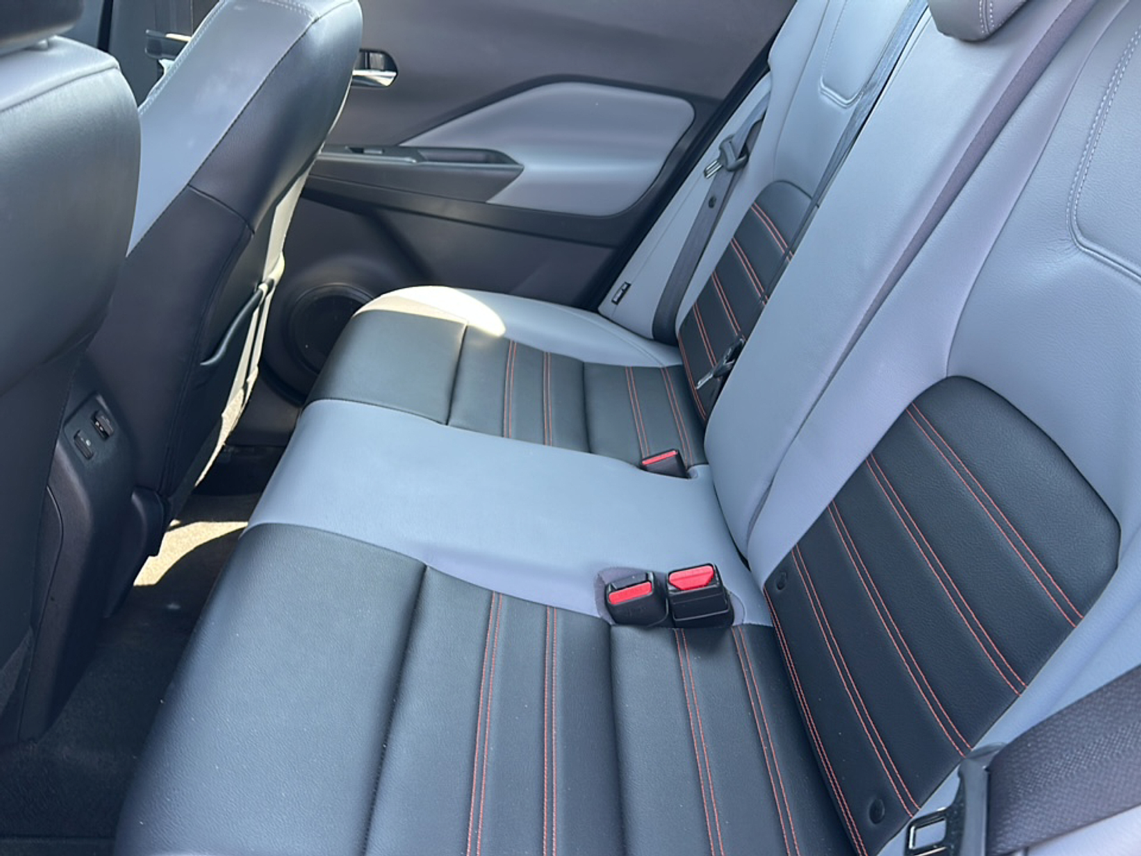 2024 Nissan Kicks SR photo 6
