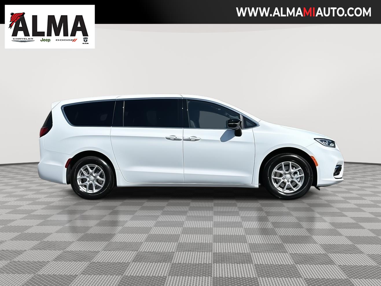 2025 Chrysler Pacifica photo 2