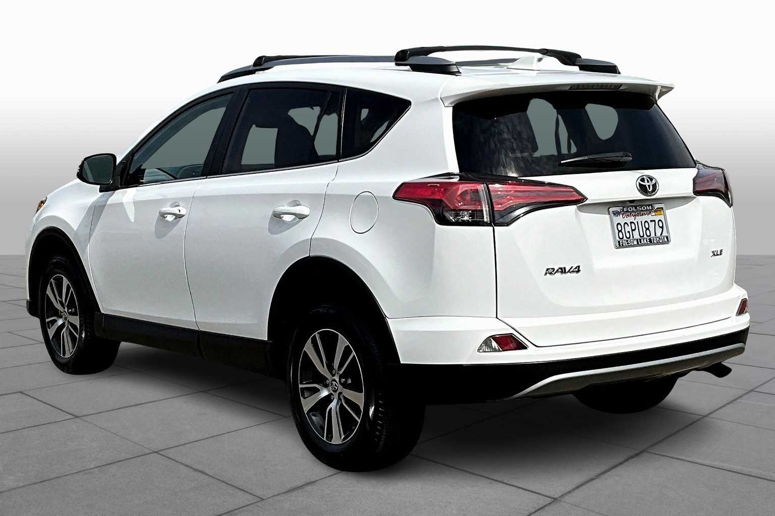 2018 Toyota RAV4 XLE photo 11