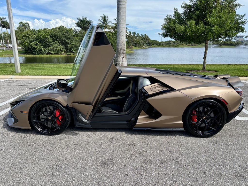 2024 Lamborghini Revuelto photo 14