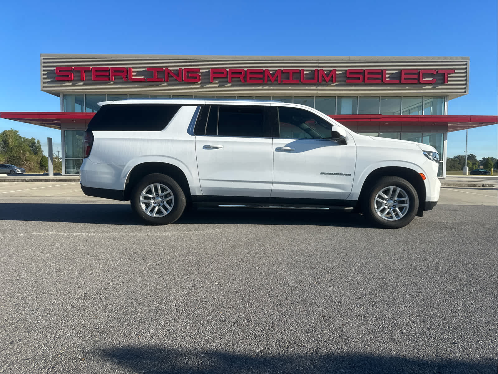 2023 Chevrolet Suburban LT's photo