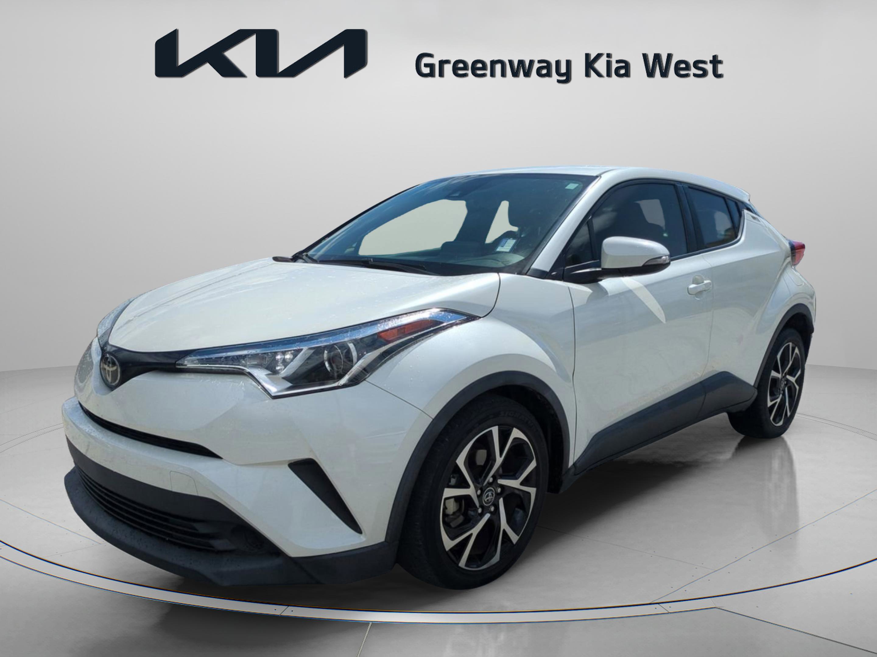 2019 Toyota C-HR XLE photo 3