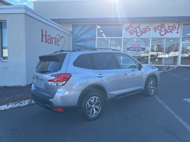 2024 Subaru Forester Premium Base photo 2