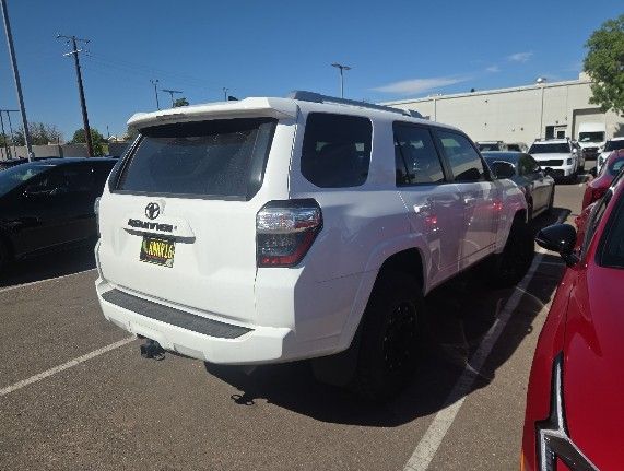2018 Toyota 4Runner SR5 photo 4