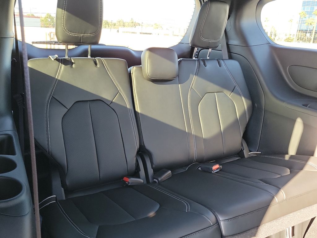 2025 Chrysler Voyager LX photo 10