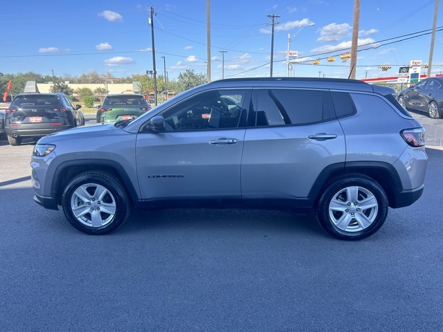 2022 Jeep Compass Latitude photo 3