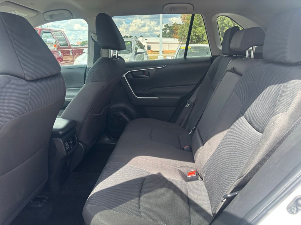 2024 Toyota RAV4 LE photo 6