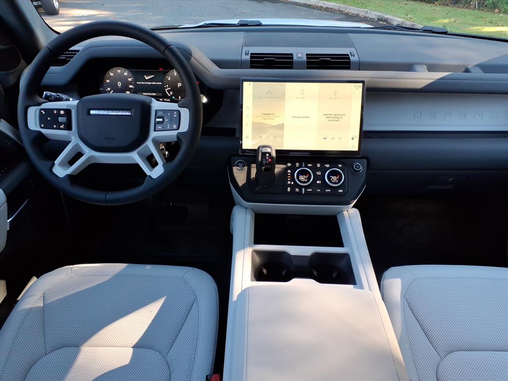 2026 Land Rover Defender 110 photo 4