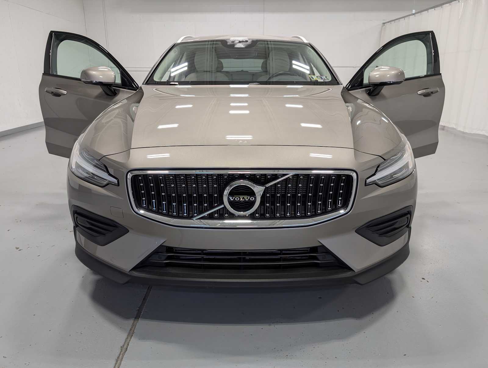 2020 Volvo V60 Cross Country photo 14