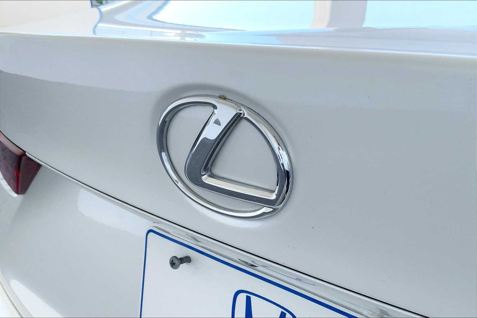 2016 Lexus IS 200t photo 27