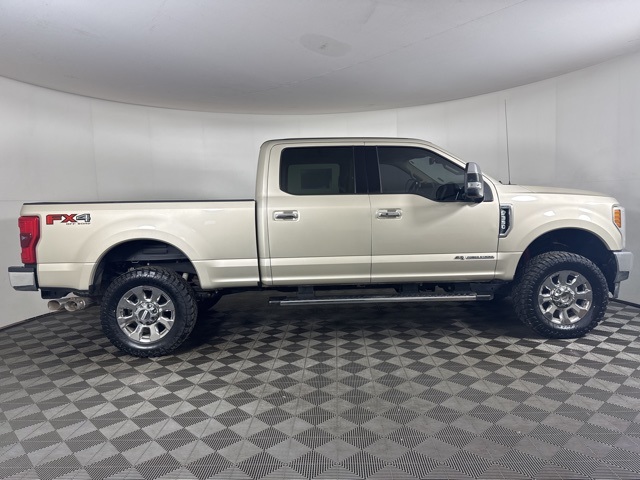 2017 Ford F-350 Lariat photo 2