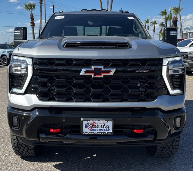 2025 Chevrolet Silverado 2500HD ZR2 photo 2