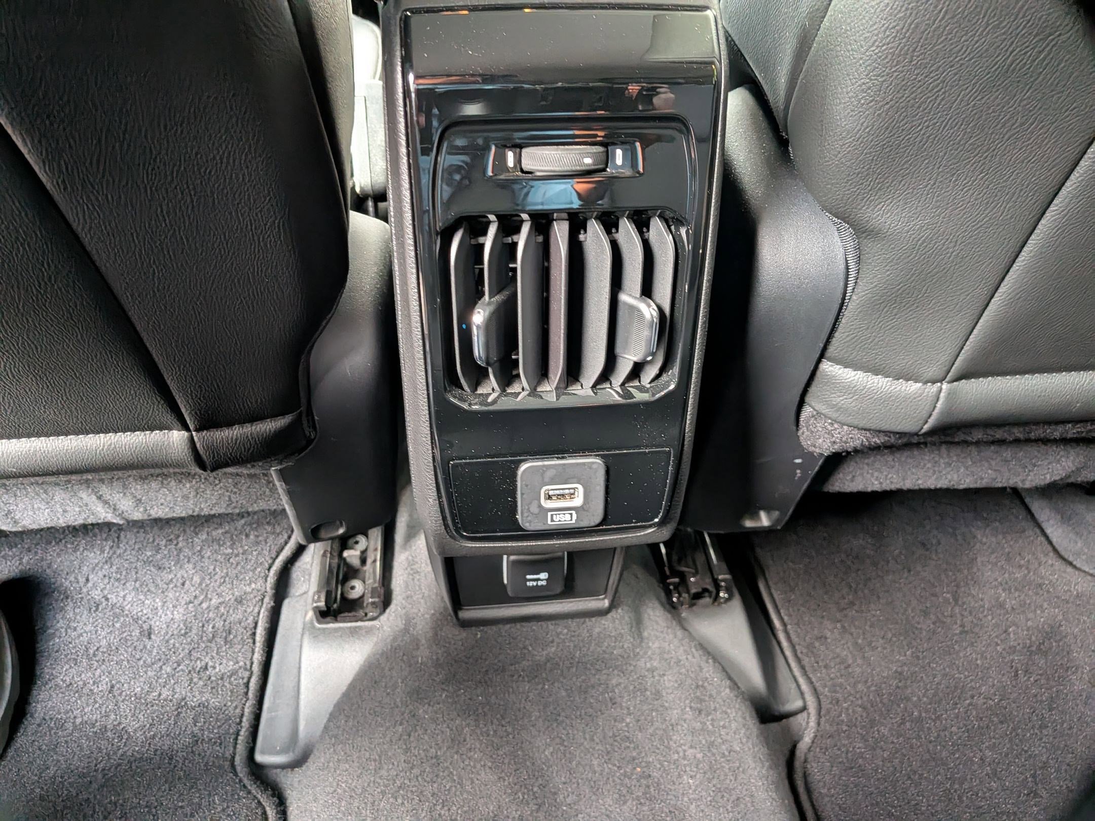 2022 Jeep Compass Latitude Lux photo 29
