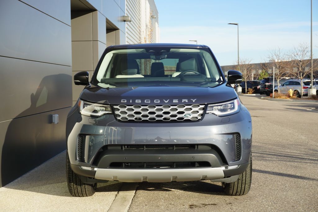 2025 Land Rover Discovery S photo 5