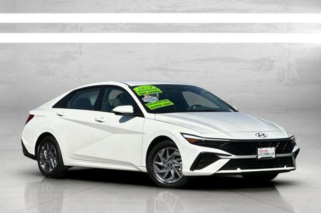 2024 Hyundai Elantra SEL photo 2