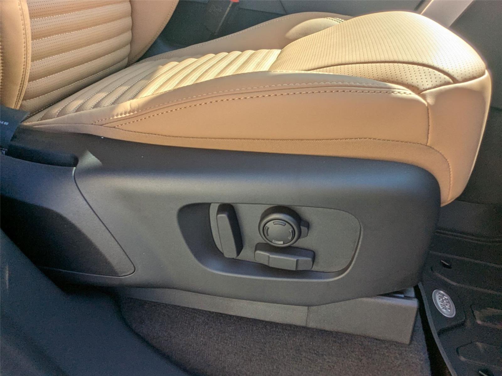 2025 Land Rover Discovery Metropolitan Edition photo 35