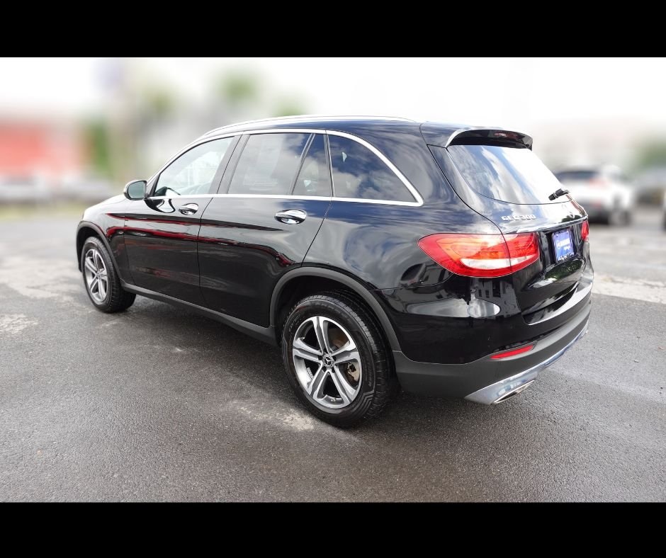 2019 Mercedes Benz GLC 300 4MATIC photo 2