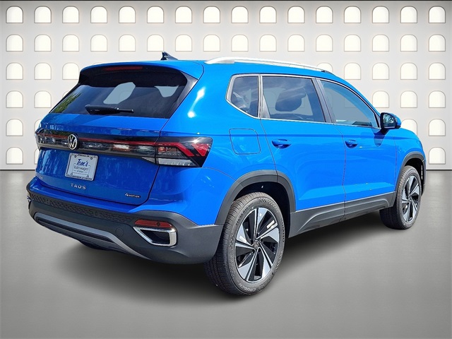 2025 Volkswagen Taos SE photo 4