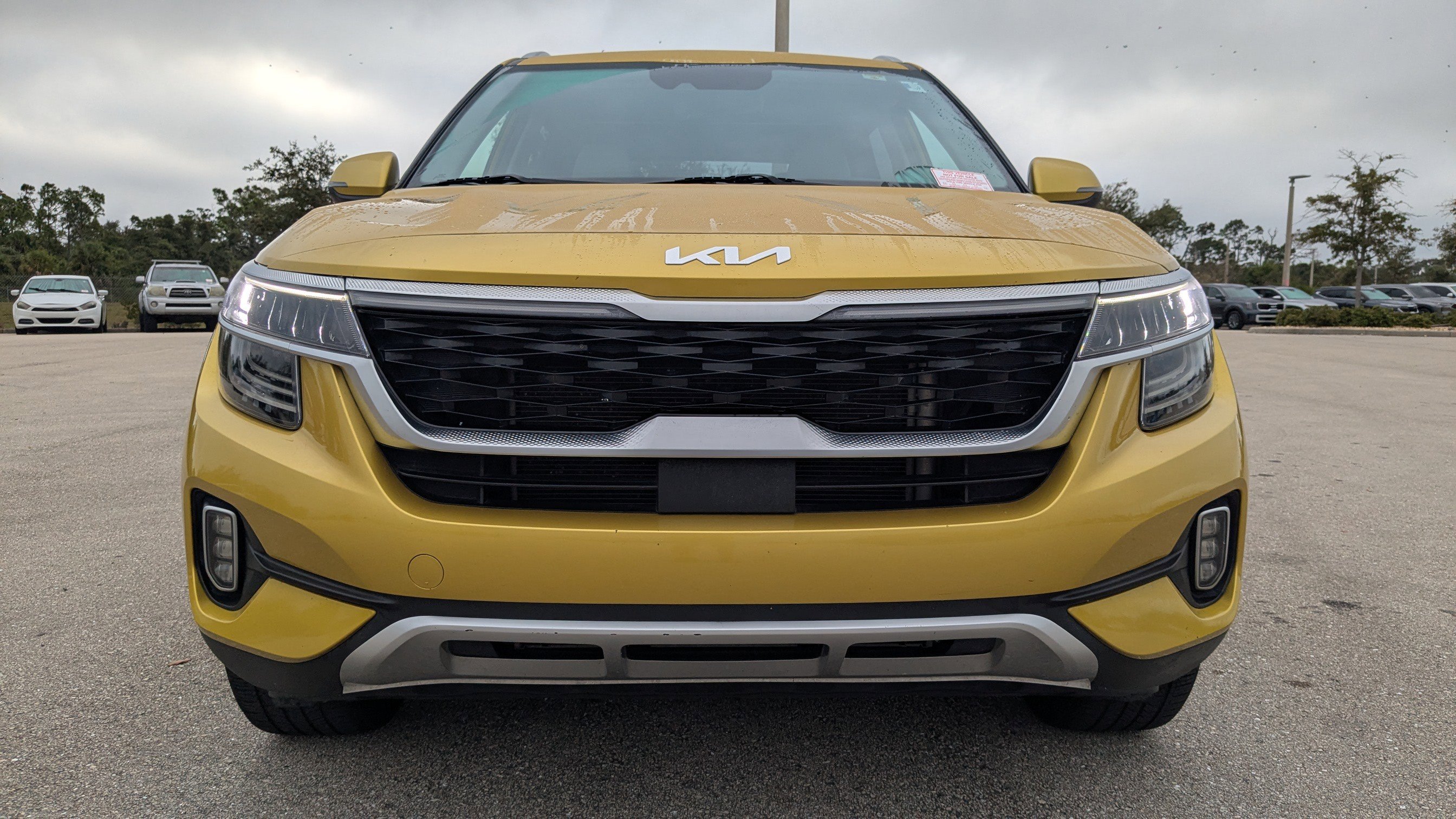 2023 Kia Seltos SX photo 2