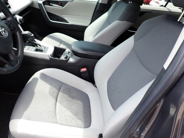 2022 Toyota RAV4 XLE photo 14