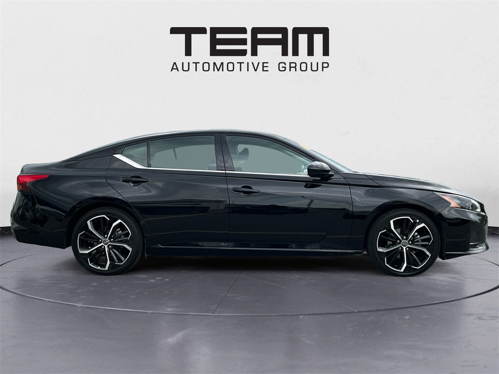 2023 Nissan Altima 2.5 SR photo 8