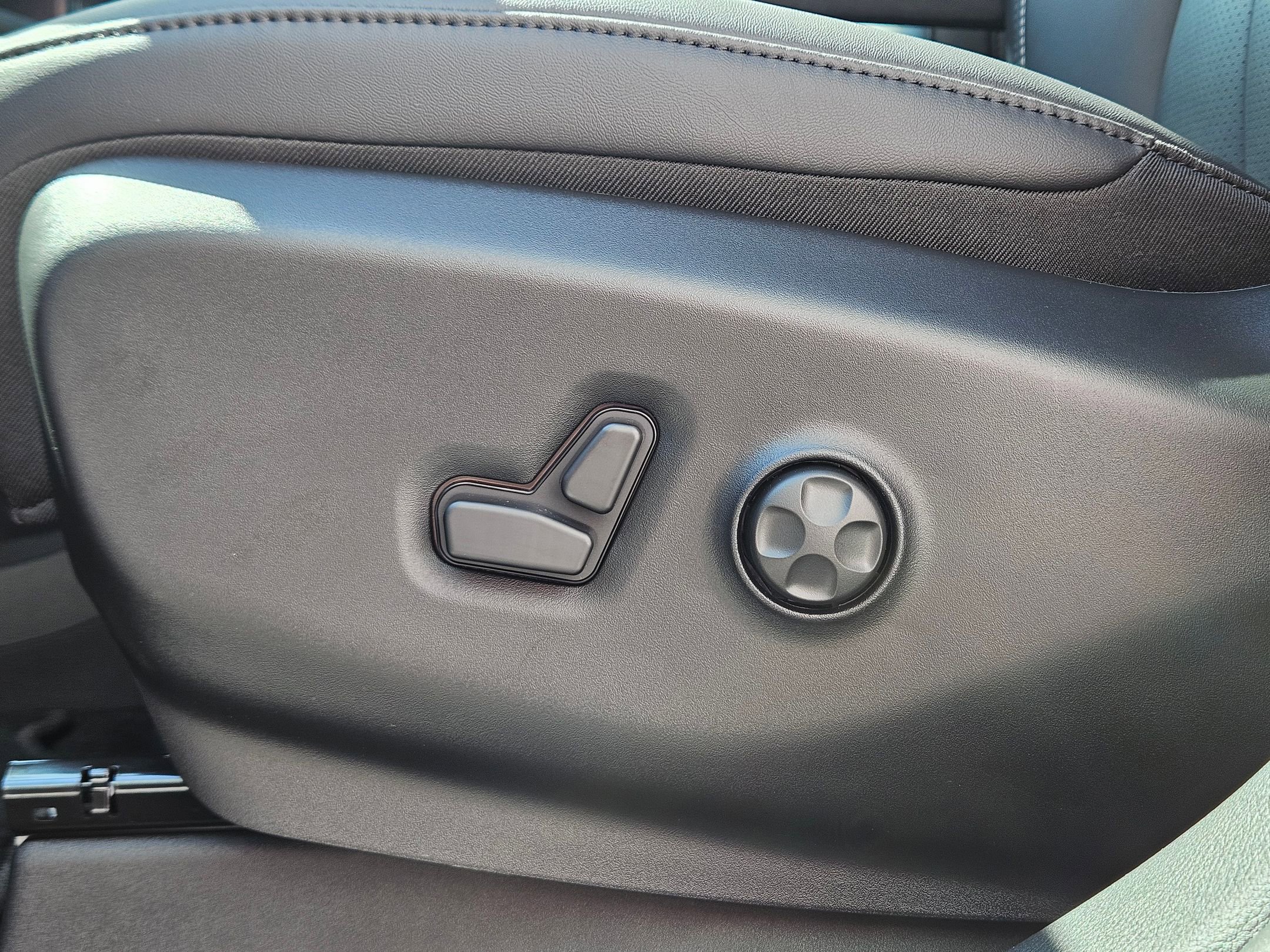 2025 Chrysler Pacifica photo 17