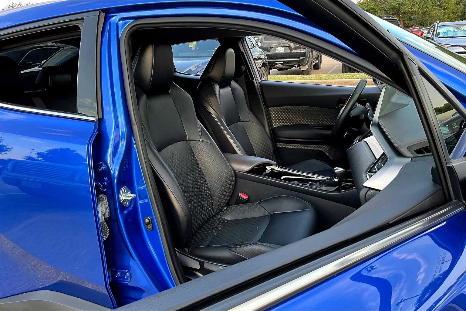 2020 Toyota C-HR Limited photo 8