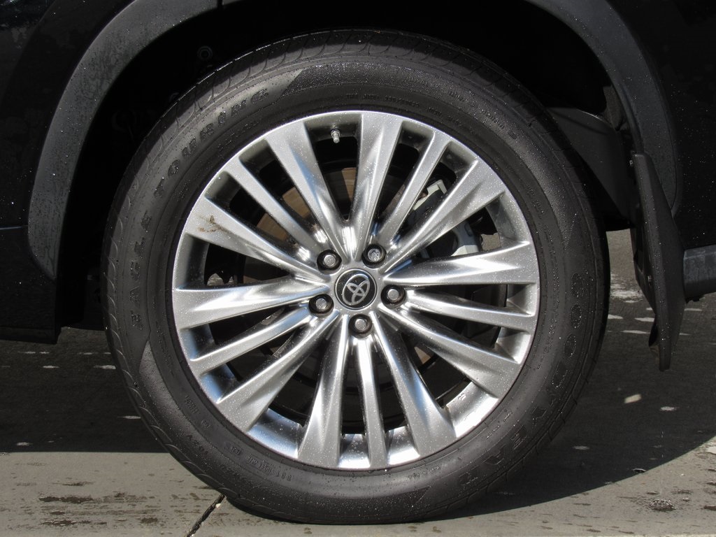 2024 Toyota Highlander Hybrid Platinum photo 10