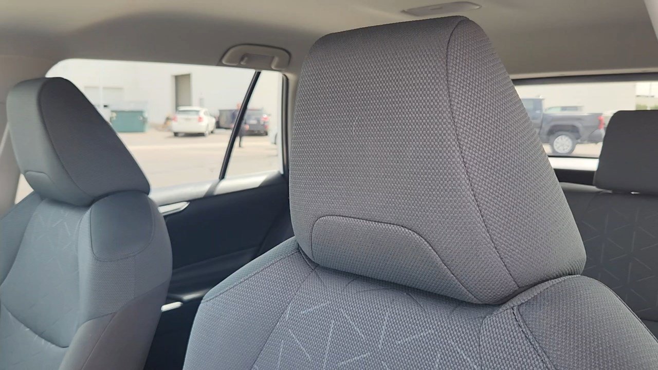 2024 Toyota RAV4 Hybrid XLE photo 3