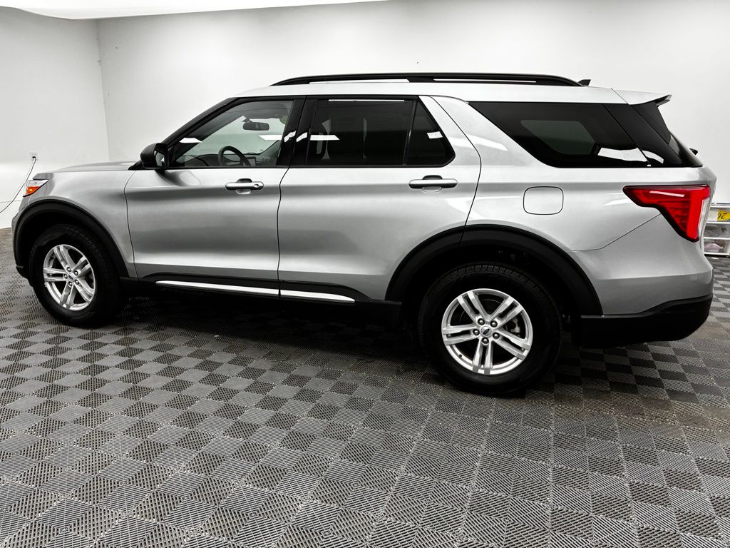 2023 Ford Explorer XLT photo 13