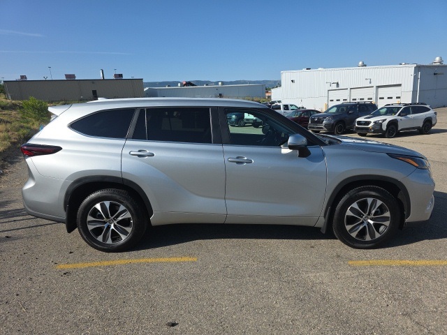 2024 Toyota Highlander XLE photo 4