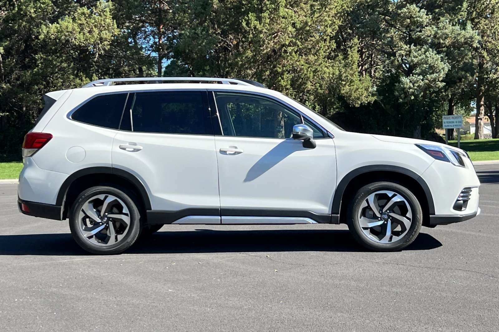 2023 Subaru Forester Touring photo 3